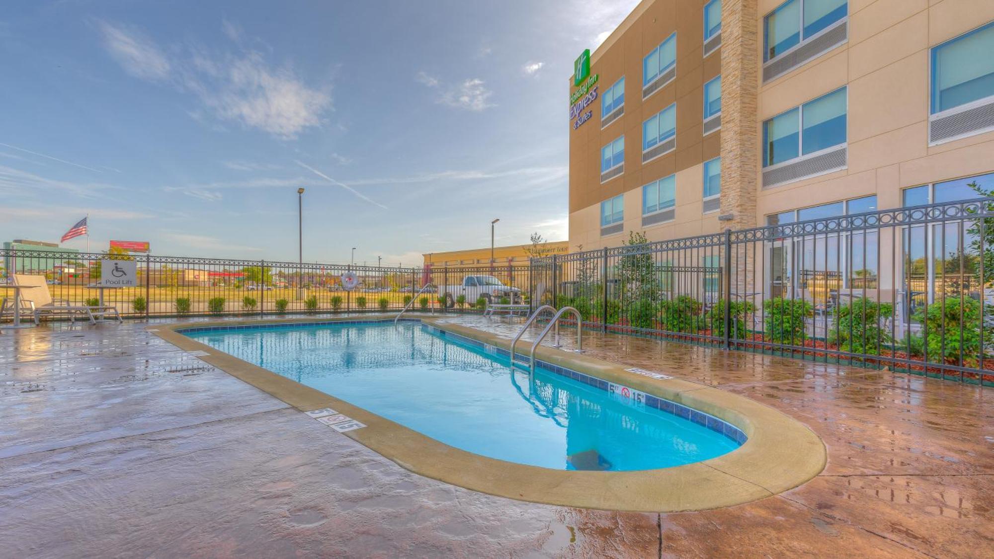 Holiday Inn Express & Suites Tulsa Midtown By Ihg Εξωτερικό φωτογραφία